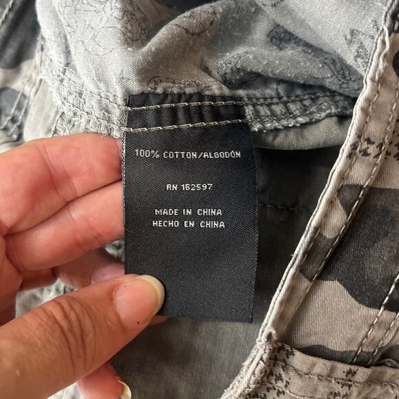 TwoGe Y2K Camo Cargo Mens Shorts Sz 38 Gray Skater Grunge Utility Pockets Street - Picture 10 of 11